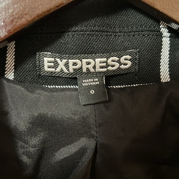 Express black and white boxy blazer with silver button detail - size 0 - Picture 3 of 4